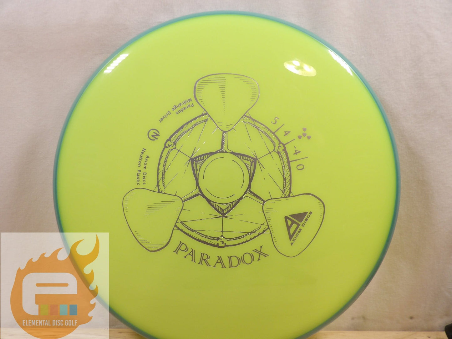 Axiom Neutron Paradox (5/4/ - 4/0) - Elemental Disc Golf